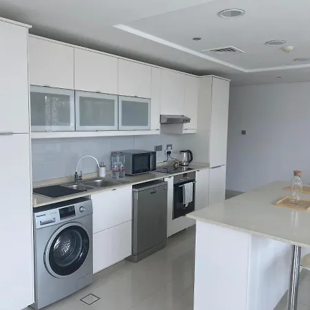 One Bedroom Apartment With Pool & Gym Near Marina Dubai Exterior photo