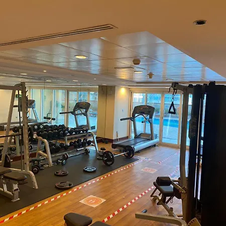 One Bedroom Apartment With Pool & Gym Near Marina Dubai Exterior photo
