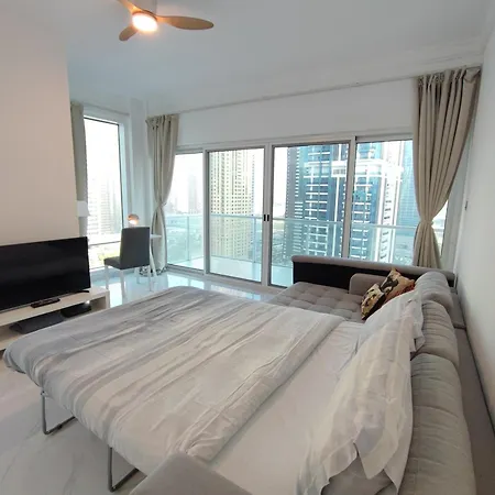 One Bedroom Apartment With Pool & Gym Near Marina Dubai Exterior photo