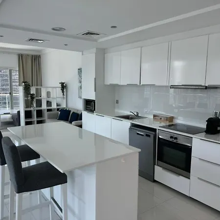 One Bedroom Apartment With Pool & Gym Near Marina Dubai Exterior photo