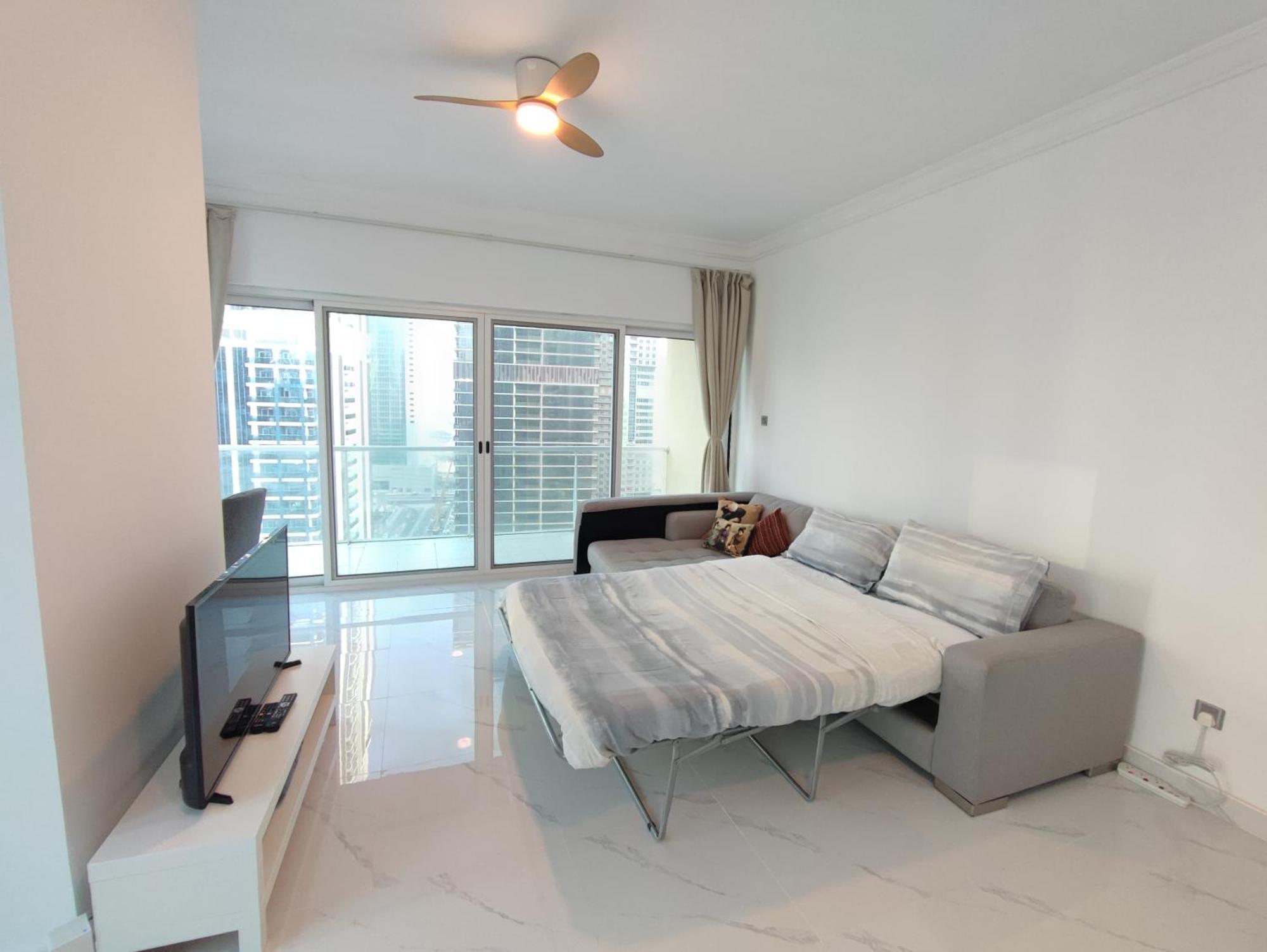 One Bedroom With Pool & Gym Near Marina Apartment