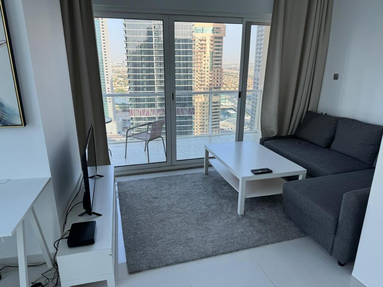 One Bedroom With Pool & Gym Near Marina Apartment *